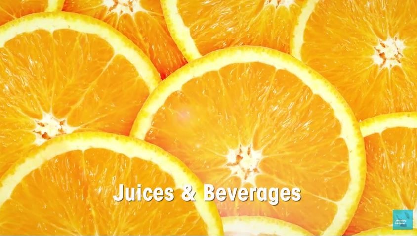 Getränkeanalyse von Fruchtsäften und kohlensäurehaltigen Getränken mit Dichte und Brechzahl